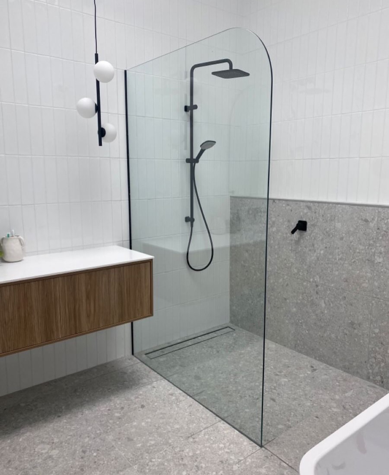 5 Trends in Bathroom Glass Design for 2023